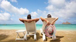 This couple went on vacation and took the router from home. This couple went on vacation and took the router from home.