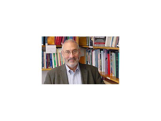 Stiglitz: “Decisiones sobre economía mundial no pueden limitarse al G-8 o G-20”