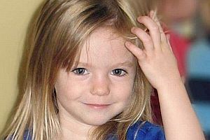 Maddie desapareció en 2007, cuando tenía tres años, del apartamento de alquiler donde su familia veraneaba, mientras sus padres habían salido a cenar cerca. Maddie desapareció en 2007, cuando tenía tres años, del apartamento de alquiler donde su familia veraneaba, mientras sus padres habían salido a cenar cerca.
