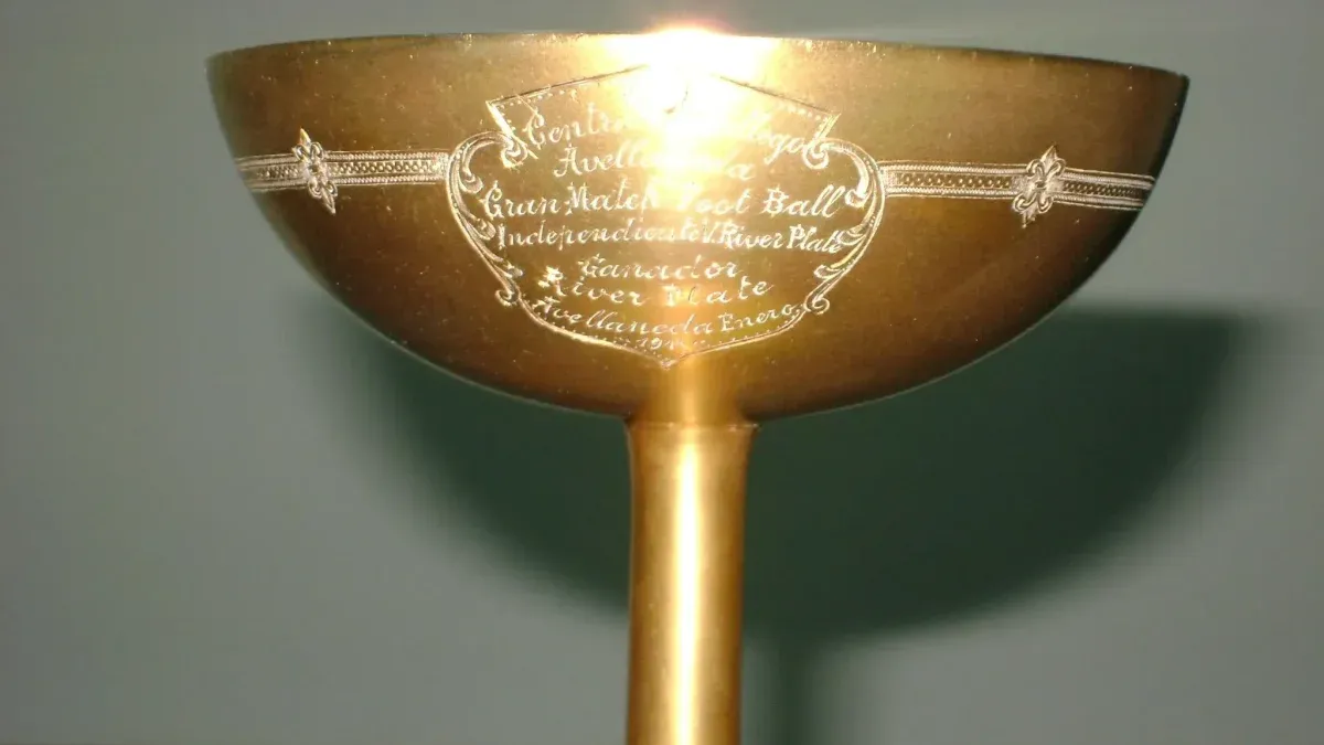 The time they stole the oldest gold trophy won by River