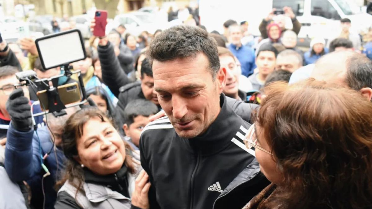La despedida de Scaloni de Pujato: el tierno mensaje que su familia pegó en la puerta de su casa