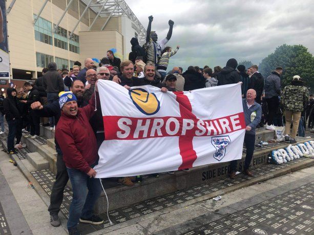 El día más feliz. Luego de 16 temporadas en el ascenso y un año de Premier League sin poder ir a la cancha, los hinchas de Leeds estuvieron en Elland Road para ver la última fecha de una histórica campaña.