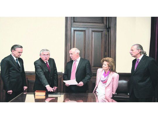 Jura. Miguel Ángel Pichetto presenció la jura de Mario Pais ante la Corte. Luego el bloque emitió tímido comunicado en rechazo al jury.