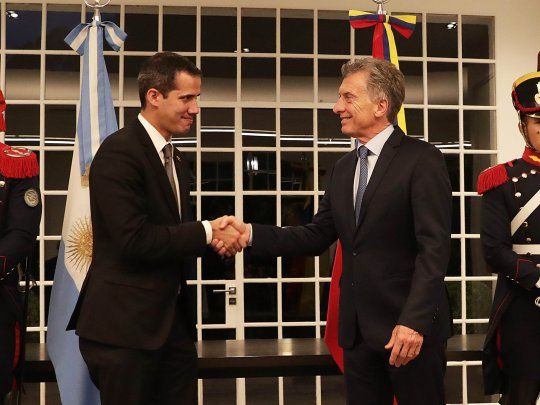 Mauricio Macri junto a Juan Guaidó.