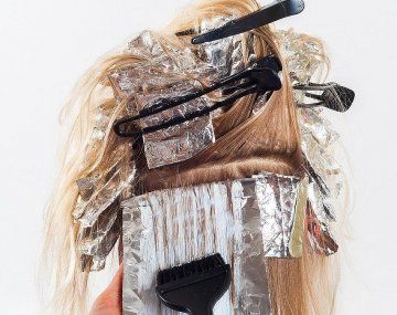 Desde una perspectiva psicológica, modificar el color del cabello también puede estar ligado a cambios internos. Desde una perspectiva psicológica, modificar el color del cabello también puede estar ligado a cambios internos.