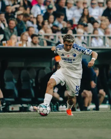 Rodrigo Huescas se lesionó hace una semana en el Copenhague y recién podrá reaparecer a mediados de septiembre, por lo que se perderá la primera convocatoria del técnico Javier Aguirre para formar parte de la selección mexicana.