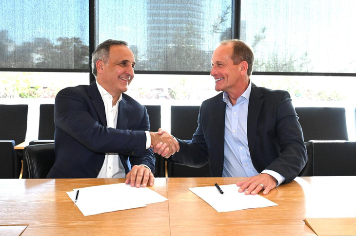 Marcos Bulgheroni, Group CEO de PAE junto a Doug Lawler, CEO de Continental Resources. Marcos Bulgheroni, Group CEO de PAE junto a Doug Lawler, CEO de Continental Resources.