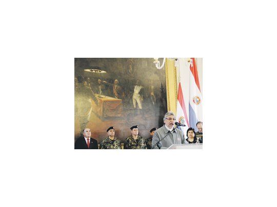Una vez conocida la acusación de la Cámara de Diputados, Fernando Lugo habló ayer al mediodía desde el Palacio Presidencial. Afirmó entonces que no renunciaría y que haría frente al juicio político.