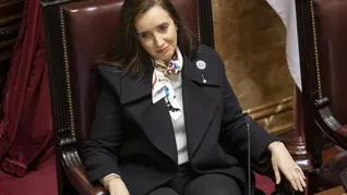 Victoria Villarruel se plantó frente al gobierno nacional y esta noche esperará a Javier Milei en las escalinatas del Congreso. Victoria Villarruel se plantó frente al gobierno nacional y esta noche esperará a Javier Milei en las escalinatas del Congreso.