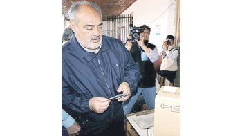 El gobernador Ricardo Colombi aspira a retener el control legislativo.