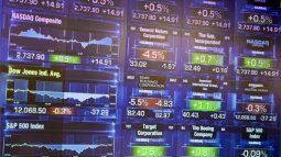 The United States economy continues to show signs of strength, both in the labor market and in retail sales. The United States economy continues to show signs of strength, both in the labor market and in retail sales.