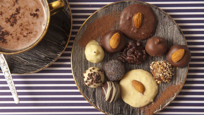 Todos amamos el chocolate hasta que hay que limpiarlo: cómo sacar el chocolate de la ropa. 