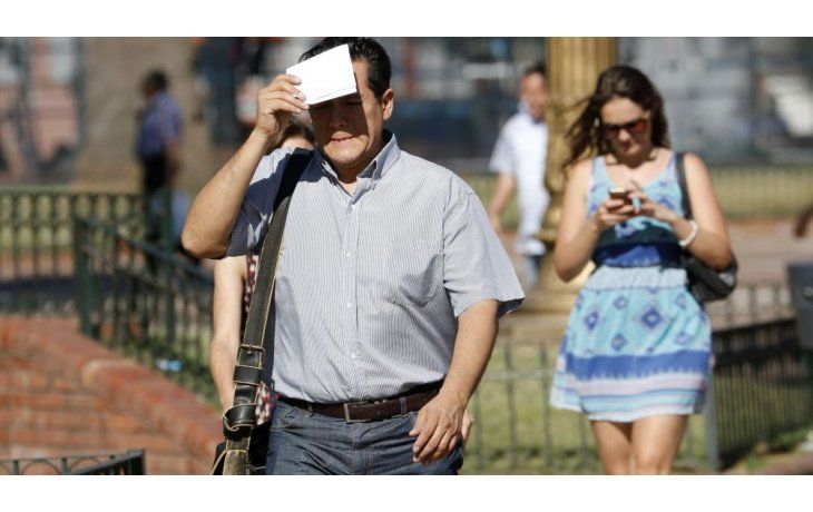 Rige alerta roja por la ola de calor en la Ciudad