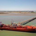 Por la guerra en Medio Oriente, la balanza comercial energética se incrementaría unos u$s10.000 millones por año, hasta el récord de u$s48.000 millones de divisas para el país en 2030. Por la guerra en Medio Oriente, la balanza comercial energética se incrementaría unos u$s10.000 millones por año, hasta el récord de u$s48.000 millones de divisas para el país en 2030.