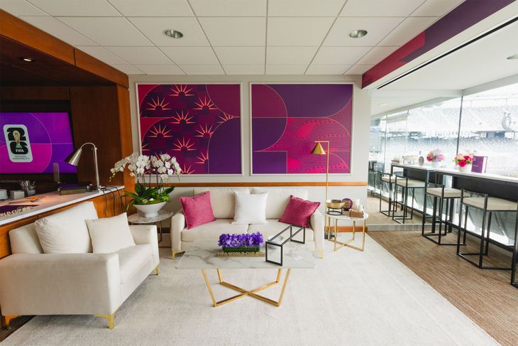 la FIFA, a través de On Location, proveedor oficial de los servicios de hospitality para el Mundial de fútbol de 2026, ofrece paquetes lujosos y hasta suites para presenciar la Copa del Mundo. la FIFA, a través de On Location, proveedor oficial de los servicios de hospitality para el Mundial de fútbol de 2026, ofrece paquetes lujosos y hasta suites para presenciar la Copa del Mundo.