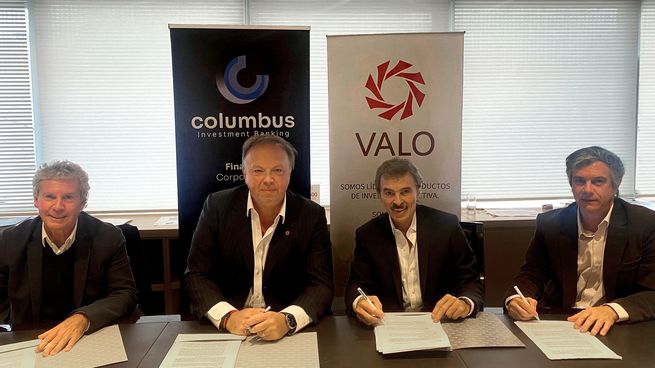 De izuierda a derecha: Alejandro Dillon (Socio Fundador de Columbus), Juan I. Nápoli (Presidente de VALO), Norberto Mathys (Vicepresidente y CEO de VALO), Raúl Lynch (Partner de Columbus).