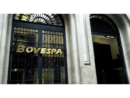 El Bovespa cedió un 0,8% y el real se depreció 1% a 3,148