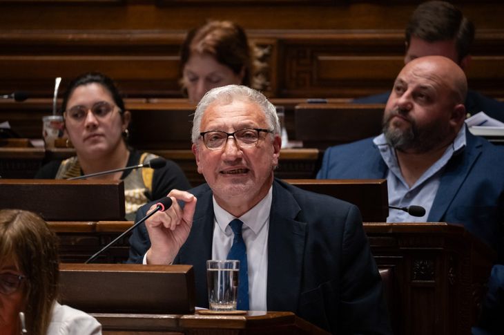 Gerardo Sotelo, del Partido Independiente, cuestionó lo que calificó como "respuestas insatisfactorias". Gerardo Sotelo, del Partido Independiente, cuestionó lo que calificó como "respuestas insatisfactorias".