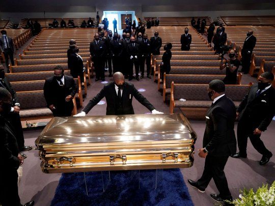 Los restos de George Floyd ser&aacute;n enterrados junto a los de su madre, en Houston.