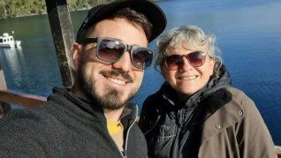 Ezequiel Vergara junto a su madre