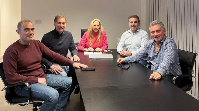 Los comandantes del PRO y de La Libertad Avanza rubricaron la alianza en la provincia de Buenos Aires.