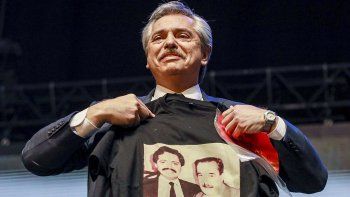 Alberto Fernández se mostró optimista en su arribo al búnker de campaña del Frente de Todos.