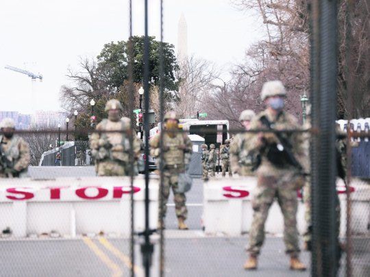 BLINDADA. Efectivos de la Guardia Nacional custodian los alrededores de la Casa Blanca y el Capitolio.&nbsp;