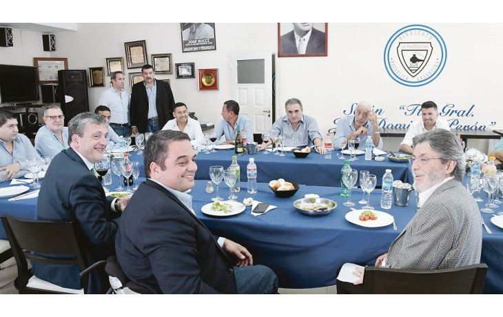 ámbito.com | Números. Abad fue el encargado de hacerlos en la comida con la CATT. Triaca sedujo a los gremialistas y reconoció el rol que tuvieron en el paro.