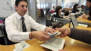 Bancarios alcanzaron un nuevo acuerdo salarial. Bancarios alcanzaron un nuevo acuerdo salarial.