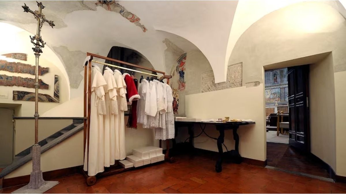 The Vatican revealed images of the room of the tears where the chosen Pope will receive his investiture