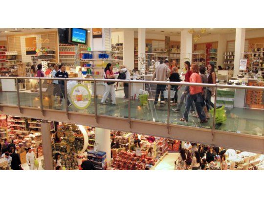 Las ventas minoristas cayeron por décimo mes consecutivo: cedieron un 8,2% en octubre