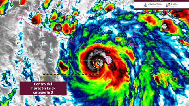 Así ingresó el huracán Erick a las costas de Oaxaca y Guerrero.