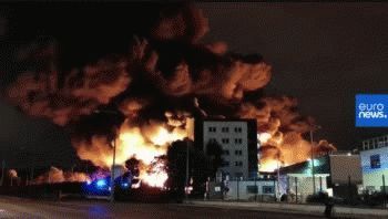 Francia: incendio en planta química pone en riesgo de contaminación al río Sena