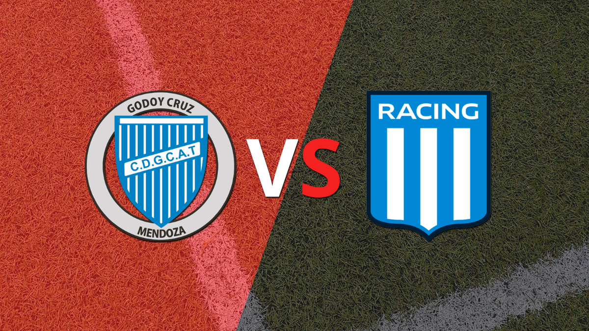 Starting whistle for the duel between Godoy Cruz and Racing Club