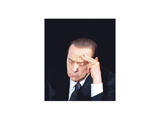 Silvio Berlusconi ya descuenta que su Gobierno caerá en las próximas semanas. Espera poder hacer aprobar antes el Presupuesto 2011 en el Parlamento y, luego, ser revalidado en las urnas.