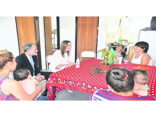 Campaña. María Eugenia Vidal visitó ayer una unidad penitenciaria del partido bonaerense de Florencio Varela, donde se desarrolla el programa “Casas para madres con hijos”.