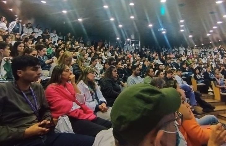 Este jueves, desde las 13, trabajadores del Garrahan encabezarán un paro y movilización por el conflicto salarial. Este jueves, desde las 13, trabajadores del Garrahan encabezarán un paro y movilización por el conflicto salarial.