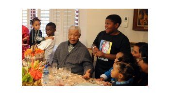 Nelson Mandela pasó su día acompañado de su familia en la intimidad.