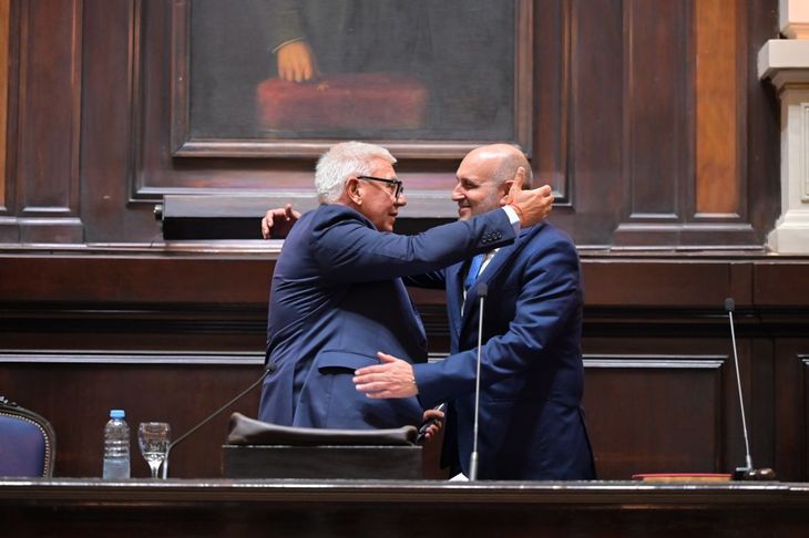 El nuevo presidente de la Cámara de Diputados bonaerense, Alejandro Dichiara, y su antecesor, Alexis Guerrera. El nuevo presidente de la Cámara de Diputados bonaerense, Alejandro Dichiara, y su antecesor, Alexis Guerrera.