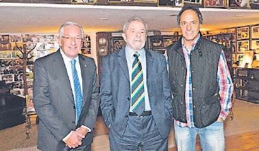 Lula da Silva tuvo su turno exclusivo en la noche del miércoles en La Ñata. Cenó y charló con Daniel Scioli, Eduardo Fellner y alguno más.