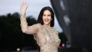 El disco LUX incluye 13 idiomas y cuenta con las colaboraciones de Björk y la Orquesta Sinfónica de Londres.