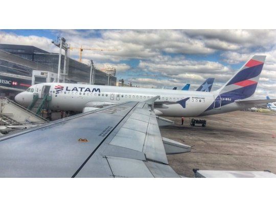 Los vuelos de Latam Argentina se encuentran paralizados desde esta madrugada en el aeroparque Jorge Newbery