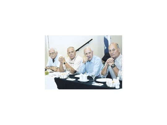 Roberto Lavagna juntó peronistas porteños como Aldo Pignanelli en la sede del sindicato UATRE, de Gerónimo Venegas.