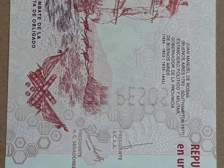 Error on the 20 peso bill. Error on the 20 pesos bill.