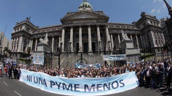 empresarios pymes se movilizaron al congreso para reclamar medidas urgentes