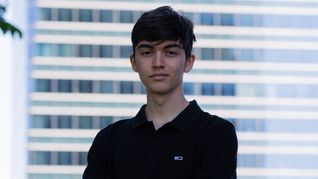 A sus 20 años ya es un multimillonario con 3 empresas bajo su ala. A sus 20 años ya es un multimillonario con 3 empresas bajo su ala.