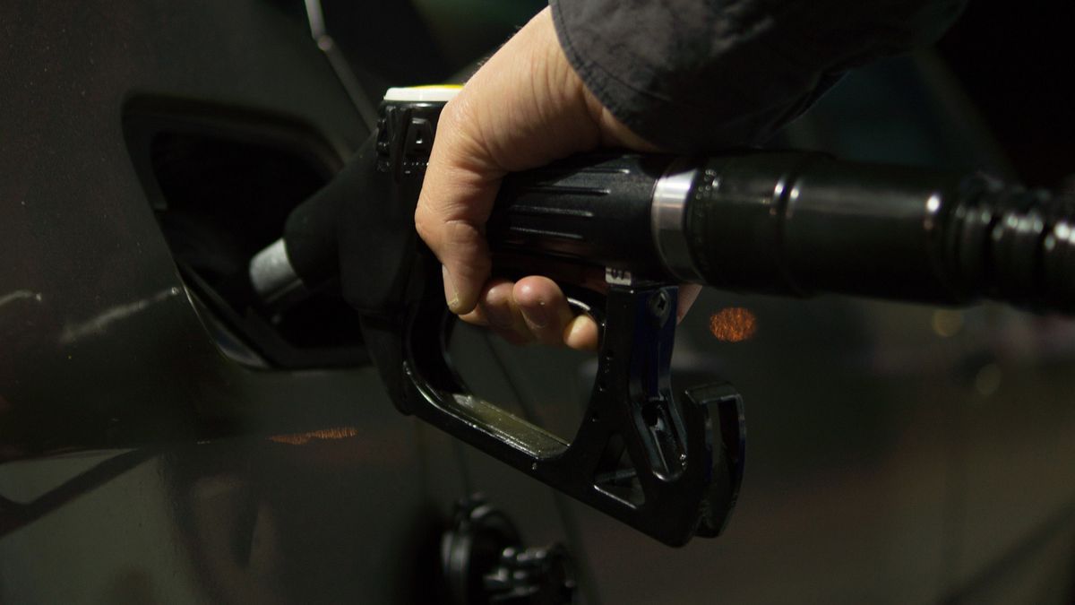Oil rises on supply fears due to Ukraine tension