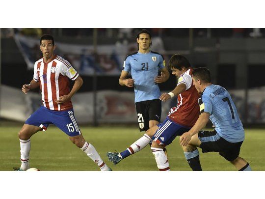Uruguay se aferra al Mundial tras un importante éxito en Asunción