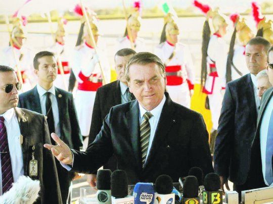 incandescente. AMacron retira (sus insultos), después ofrece (dinero) y finalmente respondo, dijo Bolsonaro.