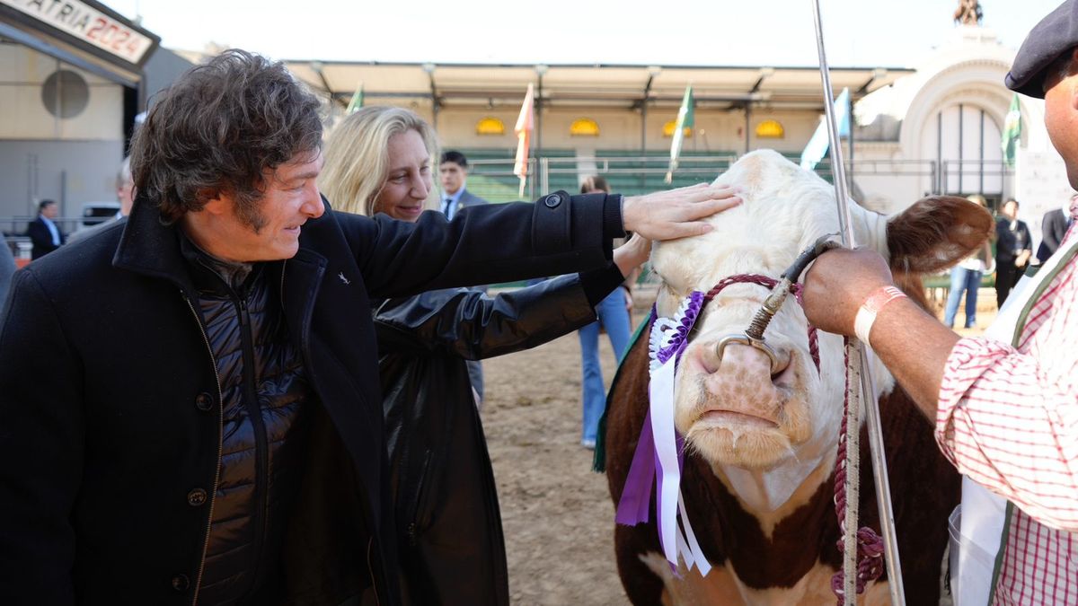 One week after the attack on Nicolás Pino, Javier Milei visits La Rural